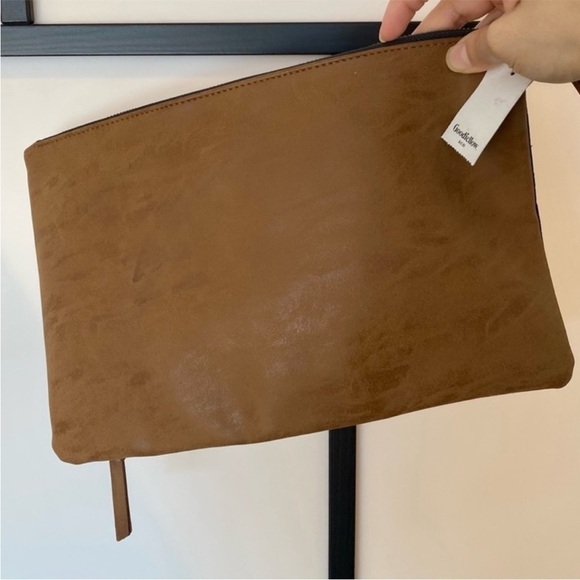 GoodFellow faux leather pouch bag.NWT - Picture 2 of 7